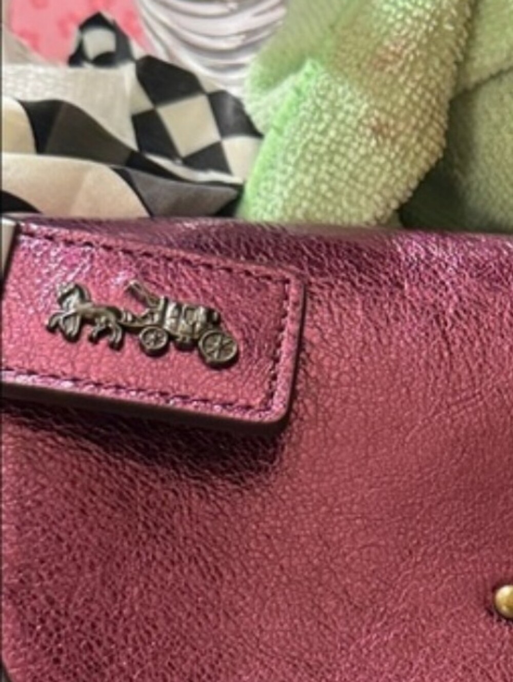 Coach 1941 Dinky Metallic Crossbody bag in a vibrant pink - Picture 7 of 9